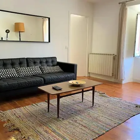 Necessidades Artists Apartment