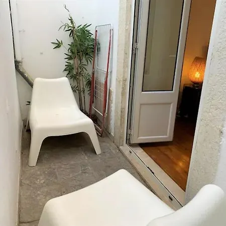 Апартаменти Necessidades Artists *